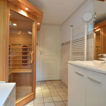 Quaint Mansion In With Terrace 別荘