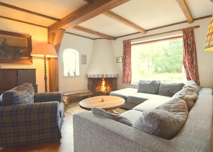 Quaint Mansion In With Terrace * Oploo