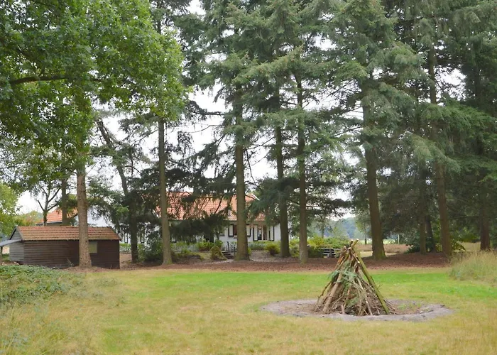 Hébergement de vacances Quaint Mansion In With Terrace *