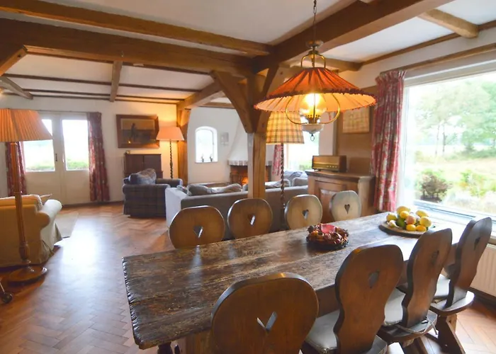 Hébergement de vacances Quaint Mansion In With Terrace