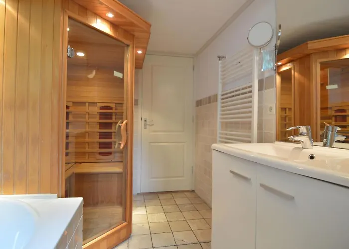 Quaint Mansion In With Terrace Hébergement de vacances