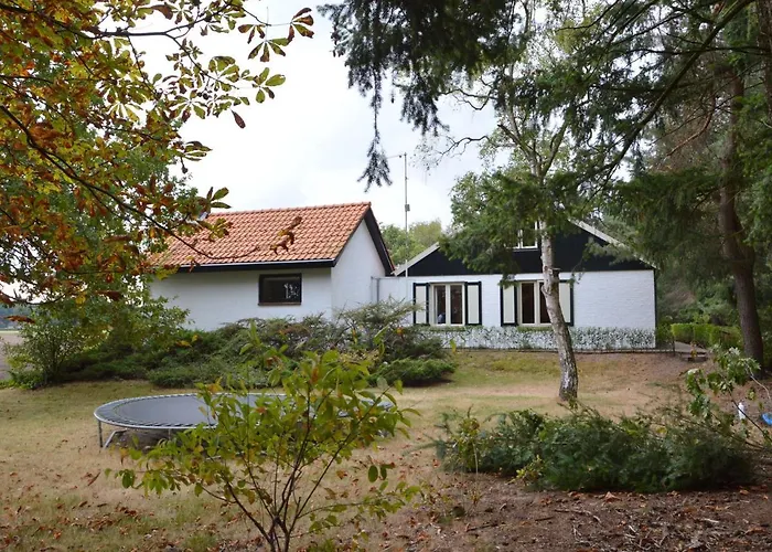 Hébergement de vacances Quaint Mansion In With Terrace Oploo