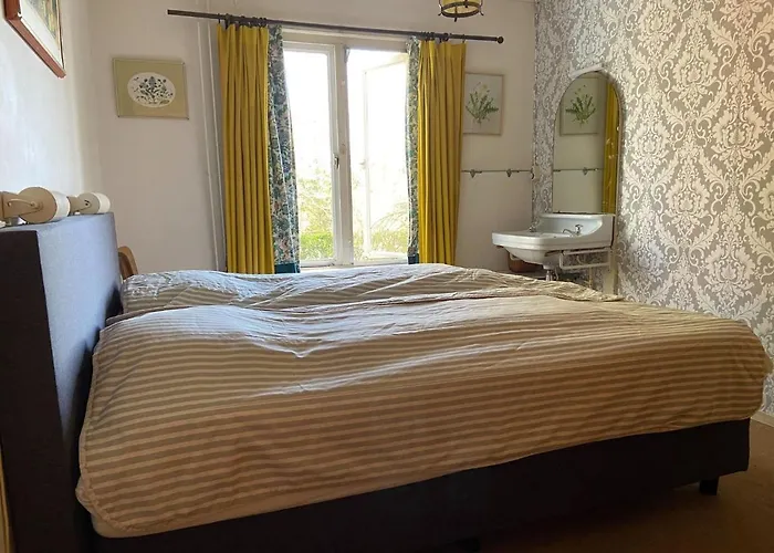 Quaint Mansion In With Terrace * Oploo