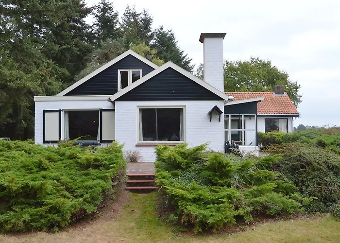 Quaint Mansion In With Terrace Hébergement de vacances *