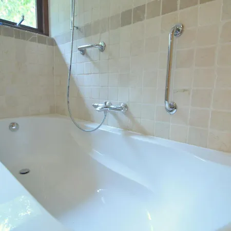 Quaint Mansion In With Terrace بيت للعطل