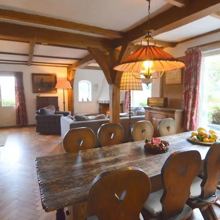 بيت للعطل Quaint Mansion In With Terrace