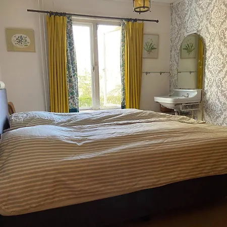 Quaint Mansion In With Terrace * Oploo